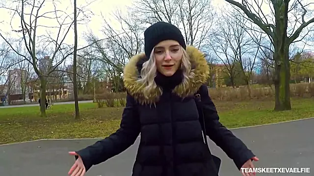 Eva Elfie And Adam Ocelot - I Gave A Fan Blowjob In Public