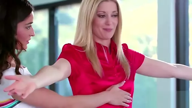 Babe Lezbejke, Babe Sise, Crnke Lezbejke, Brineta Sise, Lezbejke Lizanje Picke, Guranje Prsta Lezbe