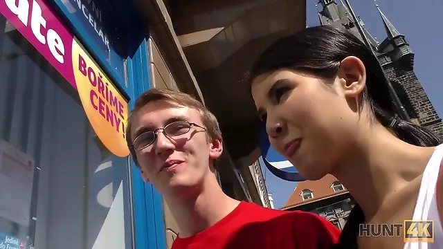 Ve Stoje, Mladá Láska, Přistihl Svou Holku, Teens Za Peníze, Mladé Brunetky, Mlady A Stai, Náctiletý Přistižen