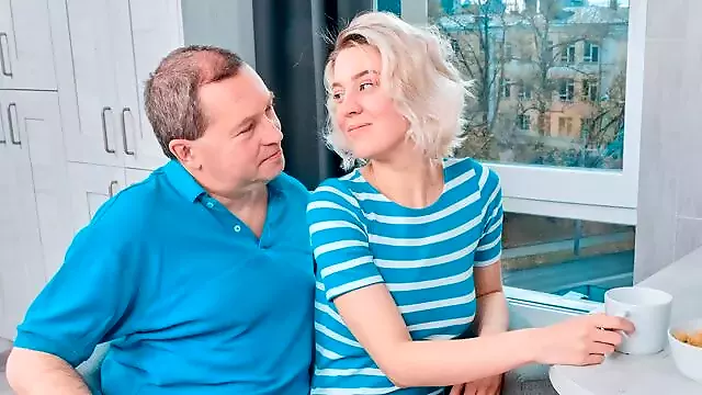 Blondine Auf Dem Sofa, Brüste Blond, Blasen Und Abspritzen, Niedlich Jung Bekommt, Unschuldig Jung Rucken