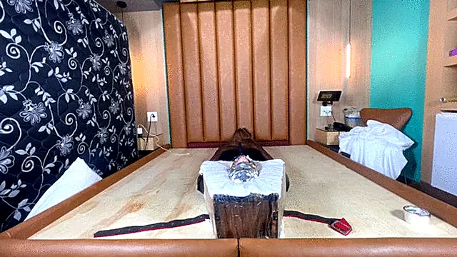 Asian, Bundet Brunette, Kvindelig Dmoinans, Femdom Dominans, Prutte I Ansigt, Sidde På Ansigt