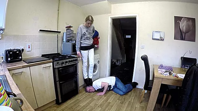 Chelsea Smoking Head Trampling Boots