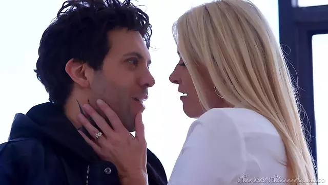 Pompino Nera, Milf Bionda Capelli Corti, Tettona Bionda, Bionda Tutto In Gola, Pompino Profondo