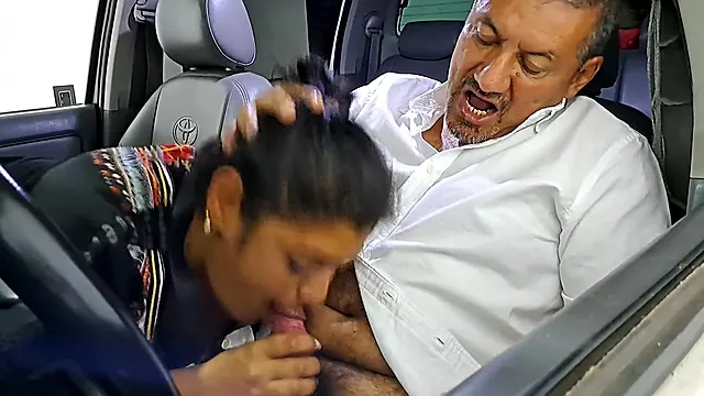 Aly Le Da Una Mamada Ensalivada En El Carro, Es Mejor Chupando Verga!