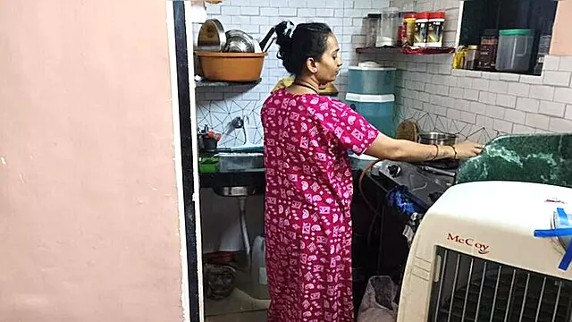 سکسی هندی, نامادری خوشگل, ساک زدن اولین بار, دختر اولین بار, سکس ساری هندی, دختر خوش چهره, سکسی خواهرناتنی