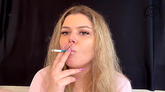 Solo Ado 18, Fait Maison Brunette, Brunette Qui Fume, Jeune Brune, Ado Brune Solo, Close Up Facial