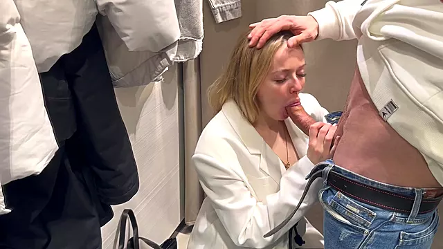 Amateur Gezicht, Blond Grote Pik, Grote Lul Diepkeel, Grote Lul Zuigen, Klaarkomen, Pik, Sperma Op Gezicht In Openbaar