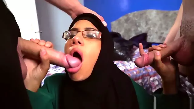 Arabisk Blowjob, Arabisk Handjob, Arabisk Hijab, Blond Håndjob, Blondine Blowjob, Blondine Handjob