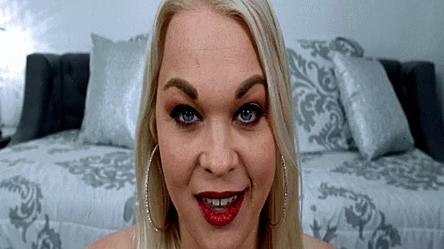 Ruby Red Lips BJ