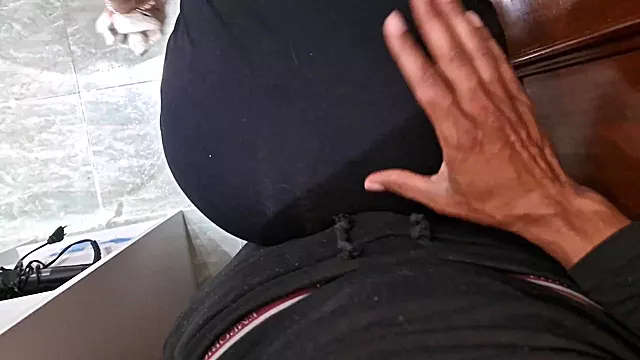 Iri Penis Sakso, Esmer Genç Yarak, Büyük Yarak, Kacasinin Yaninda, Büyük Penis, Dev, Yarak
