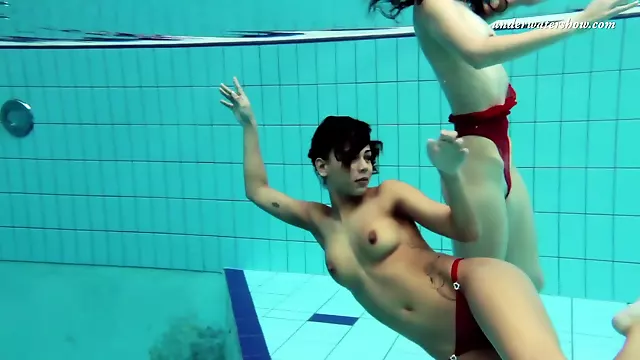 Sex Im Schwimmbad, Brunette Großer Busen, Fetish Und Dicke Titten, Fkk Lesben, Teen Lesbe Ass