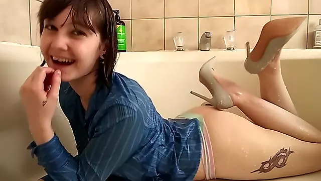 Mora Tatuata, Tette Spogliata, Tette Piccole Brunette, Tette, Tette Piccole, Shower Solo, Tette Tacchi