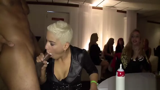 Party Harcore, Offentlig Blowjob, Amatør Blowjob, Amatør På Fest