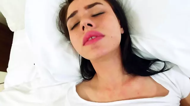 ساک زدن کیر بزرگ, دهنی سبزه, خورد سال, سبزه ناز, سبزه جوان, کم سن ناز, ساک زدن ناز, قطع کردن کیر