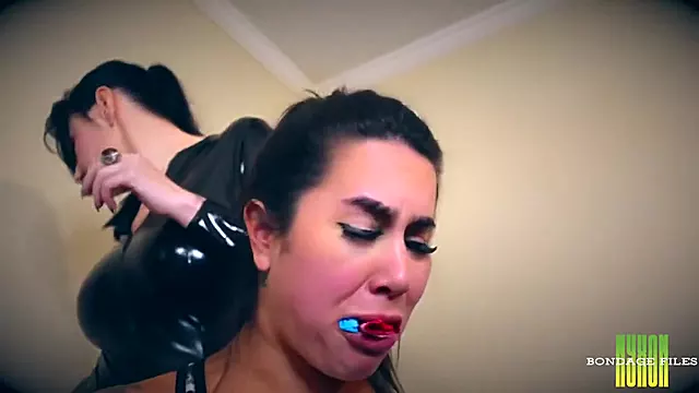 Gros Seins Grosses Bites, Gorge Profonde Grosse Queue, Gros Sein Gorge Profonde, Grosse Bitte Brunette
