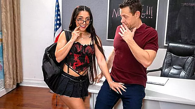 Dotadoe Jovem, Peituda Punheta, Peituda Garganta Funda, Jovem No Boquete, Masturbando Em Sala De Aula
