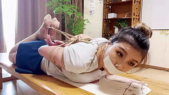 Asiatico Amador, Brunette Amadora, Asiaticas Amarradas, Vomito Asiático, Bolas Amarradas, Amarrada Amordaçada