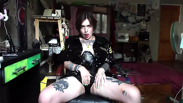 Duze Naturalne Cycki Solo Dildo, Duże Cycki W Lateksie, Brunetka Tatuaz, Zabawki Dildo, Laski Dildo