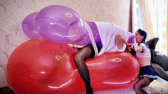 Q1119 Big balloon bursts in big panties - 1080p