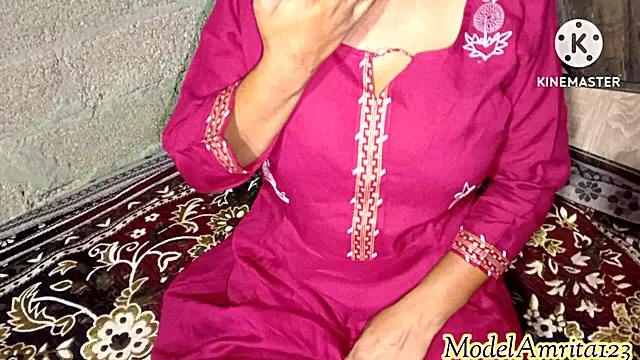Amrita Bhabhi Ko Pela in House Hindi Audio.