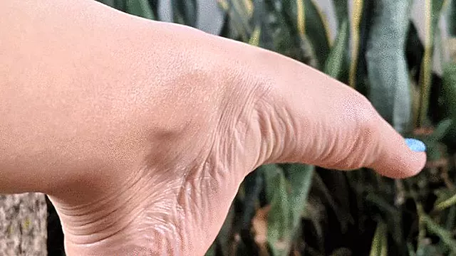 High foot arches and sublime wrinkles by Katherine