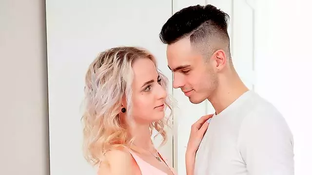 Teen Lizani Zadku, Mlade Krasne, Blondýna I Leginách, Mladá Blondýnka, Noha A Vagína, Lízání Penisu