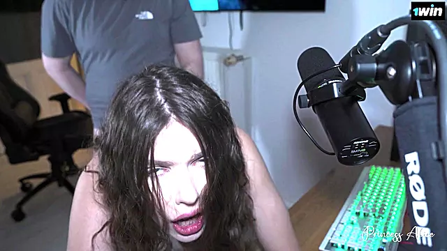 Sperma Condom, In Den Mund Spritzen, Strümpfe Doggy Style, Amateur Spiele, Pärchen Extrem Hart