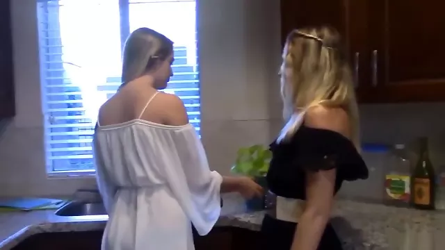 Blonde Lesben, Blondes Teen, Amateur Blond, Teen Lesben Massagen, Teen Pussy Lecken, Lesben Kotzen