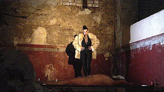 Dominacja Penisa, Klapsy Na Penisa, Femdom Domina, Kobieca Dominacja, Toaleta Damska, Klapsy Femdom