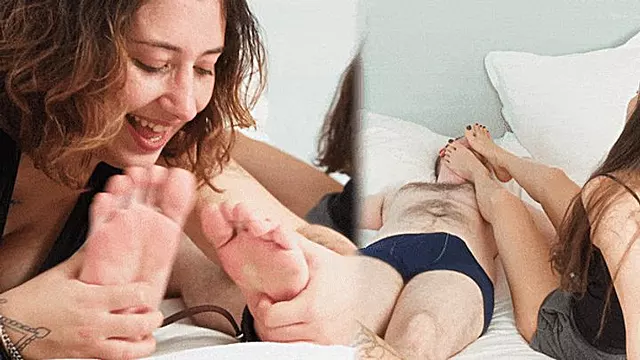 Frauen Füße, Femdom Füsse, Füße, Männer Füße, Füße Kitzeln, Männerfüße Kitzeln, Kitzeln Mann, Zwei Frauen Ein Mann
