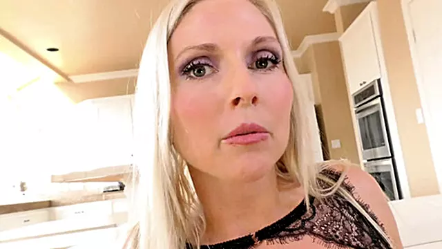 Mega Kozy, Velký Prsa Péro, Blond Na Kozy, Kozy, Penis V Puse, Vystriky Mezi Kozy, Strikani, Pornoakce