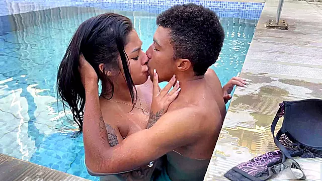 Tan lines, smooching, brasil