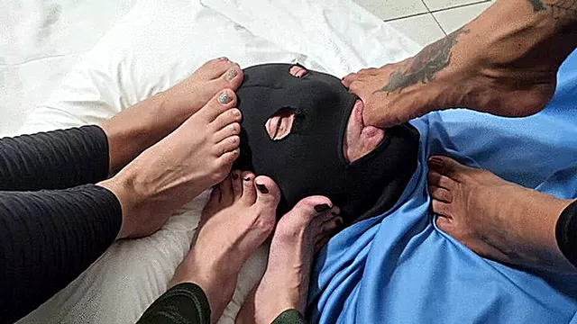 TRIPLO FOOT DOMINATING MALE SLAVE MIBBY MANUELA ALBERTINI AND QUEEN GODDESS
