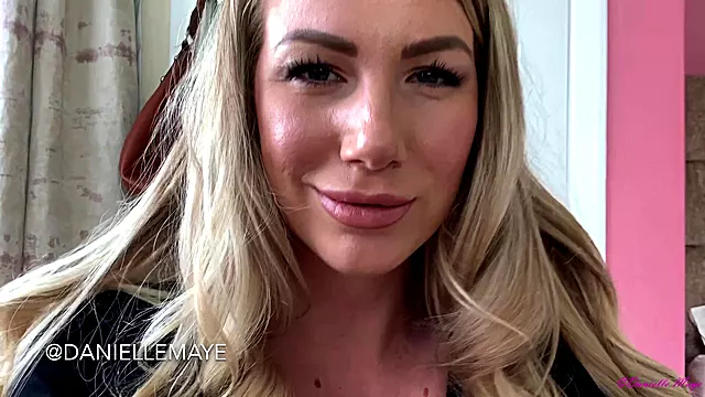 Giantess Dani on the Hunt