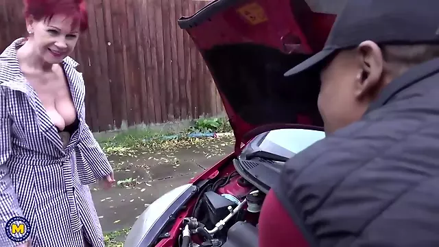 Knepning, Moden Granny, Knæstrømper, Rødhåret, Bedstemor Strømper, Bedstemor Blowjob, Bedstemor