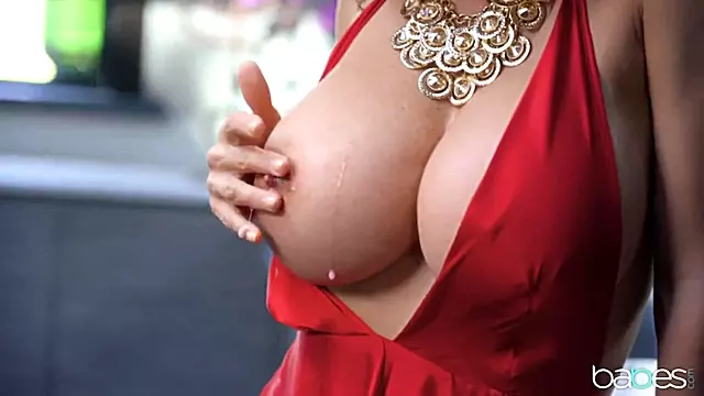 Alexis Fawx And Xander Corvus - Milky Stepmom Is Fucked Hard By Handsome Man
