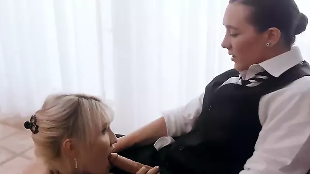 Bionda Dogging, Bionda, Cazzone, Vogliose Di Cazzo, Travestiti, Ti Piace, Dildo Indossabile, Stalloni
