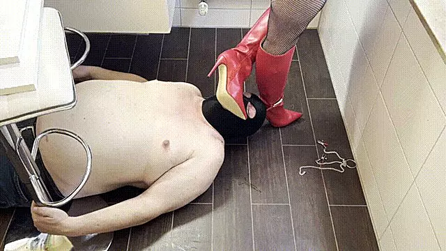 Stiefel Zertreten, Schuh Anbetung, Femdom Sklave, Göttin Fußdominanz, Fuss Sklave, Füße Essen Zertreten
