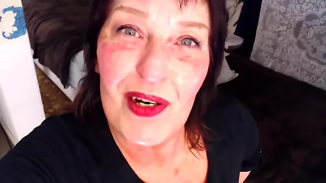 Zrale Amaterky, Kalhotky, Mature Bruneta, Prsate Cernovlasky, Solo Žen, Sólo Nohy, Solo V Kalhotkach