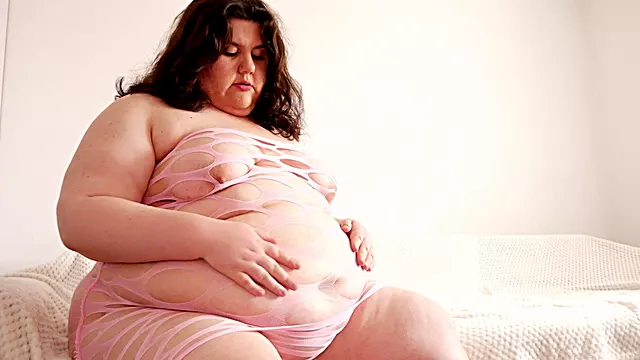 Showing My Big Belly: Enjoyment