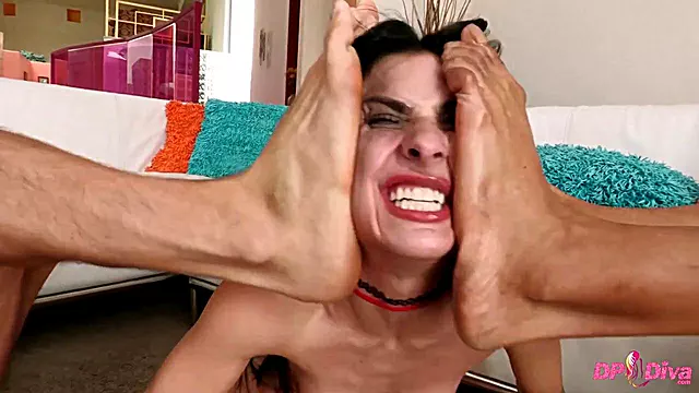 Anal Cur Paros, Trio De La Cur La Gura, Deepthroat Bruneta, Picioare, Paroasa Fisting, Pizda Pe Gura
