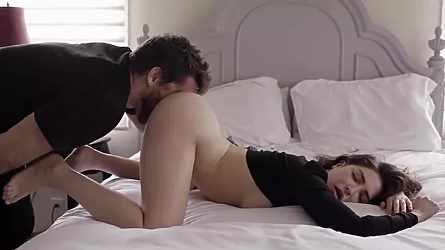 Brunetka S Malýma Kozama, Prsate Cernovlasky, Malá Prsa, Kozy, Extremne Mala Prsa