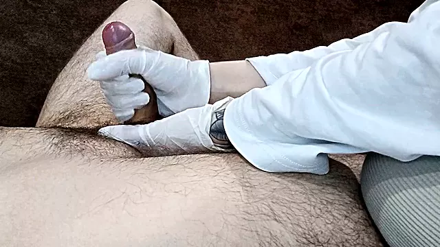 Amateur couple Maryhott gives a medical-themed handjob in gloves