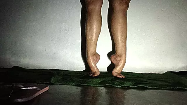 Pronounced arches in toe-tip feet (2)