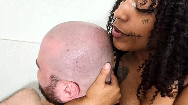 Incel Virgin Begs for Mercy, Gets Black Goddess s Lethal Figure-Four Instead - Ebony Headscissors
