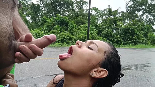 Babe Gros Seins, Gros Seins, Pipe Public, Branle Entre Seins, Tit Baise Bite, Minettes En Public