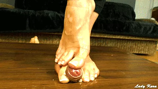 Femdom Schwanz, Dreimal Abspritzen, Weibliche Dominanz Sperma, Spucken Femdom, Footjob Stiefel