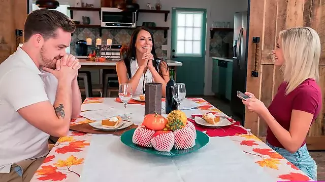 Prima Sega, Milf Tettone, Invertire, Pornostar Big Tit, Trio Milf Tettone, Pompino Tettona, Missionario Tettona