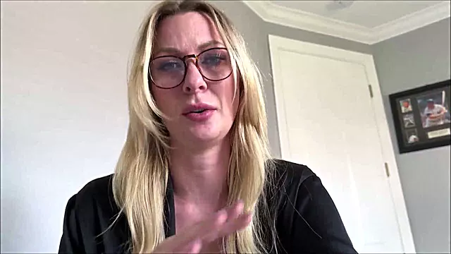 Dziewczyna Zdradza, Mama Zdradza, W Dupe Na Pieska, Mama Pierwszy Raz, Mama, Mamuska W Okularach