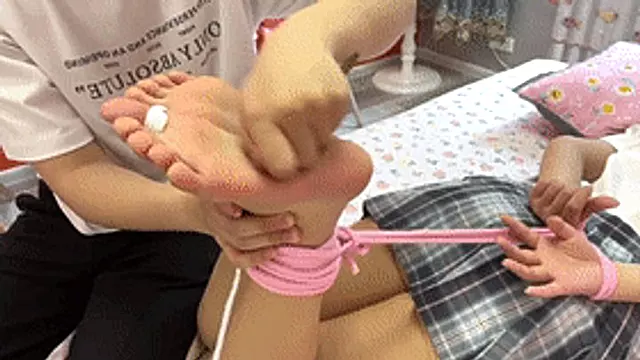 Ragazze Di 18 Anni, Bdsm Piedi, Piedi Legati, Legata Con La Corda, Cinese Vintage, Sadomaso Retro